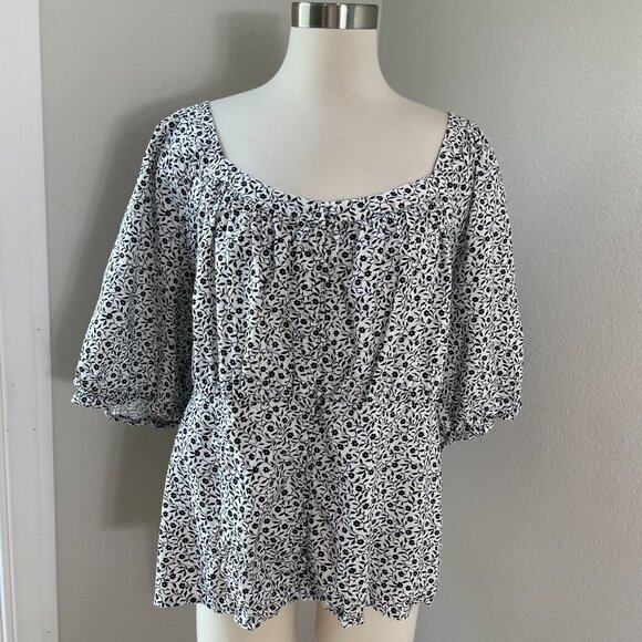 Old Navy Womens Plus 4X White Black Floral Blouse Top Short Sleeve Smocked Back - Picture 1 of 10